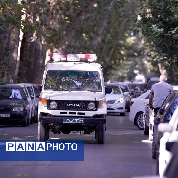 تشییع پیکر شهید تازه تفحص شده در دبیرستان پسرانه شیخ صدوق و اداره آموزش و پرورش ناحیه یک اصفهان 