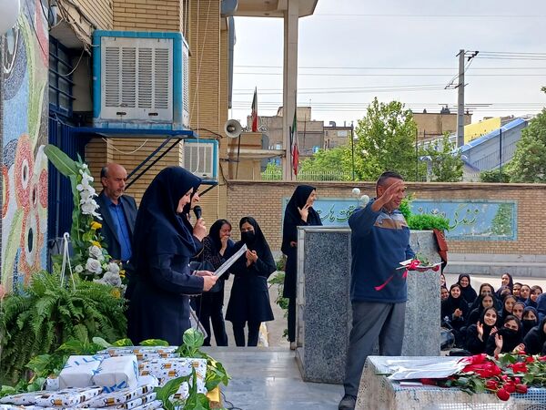جشن سپاس معلم در هنرستان فنی حرفه‌ای بدیع ناحیه یک