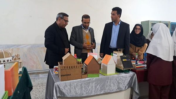 نمایشگاه جشنواره «نوین کاو» در پژوهش سرای دانش‌آموزی حاجی آباد