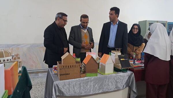 نمایشگاه جشنواره «نوین کاو» در پژوهش سرای دانش‌آموزی حاجی آباد