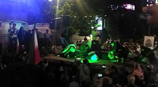 نمایشی به یاد شهدای دانش آموز و معلمان میناب در نیشابور 