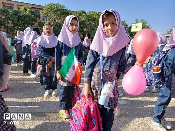 «در میدان حاضر»؛ زنگ مقاومت در شصت مدرسه قهاوند