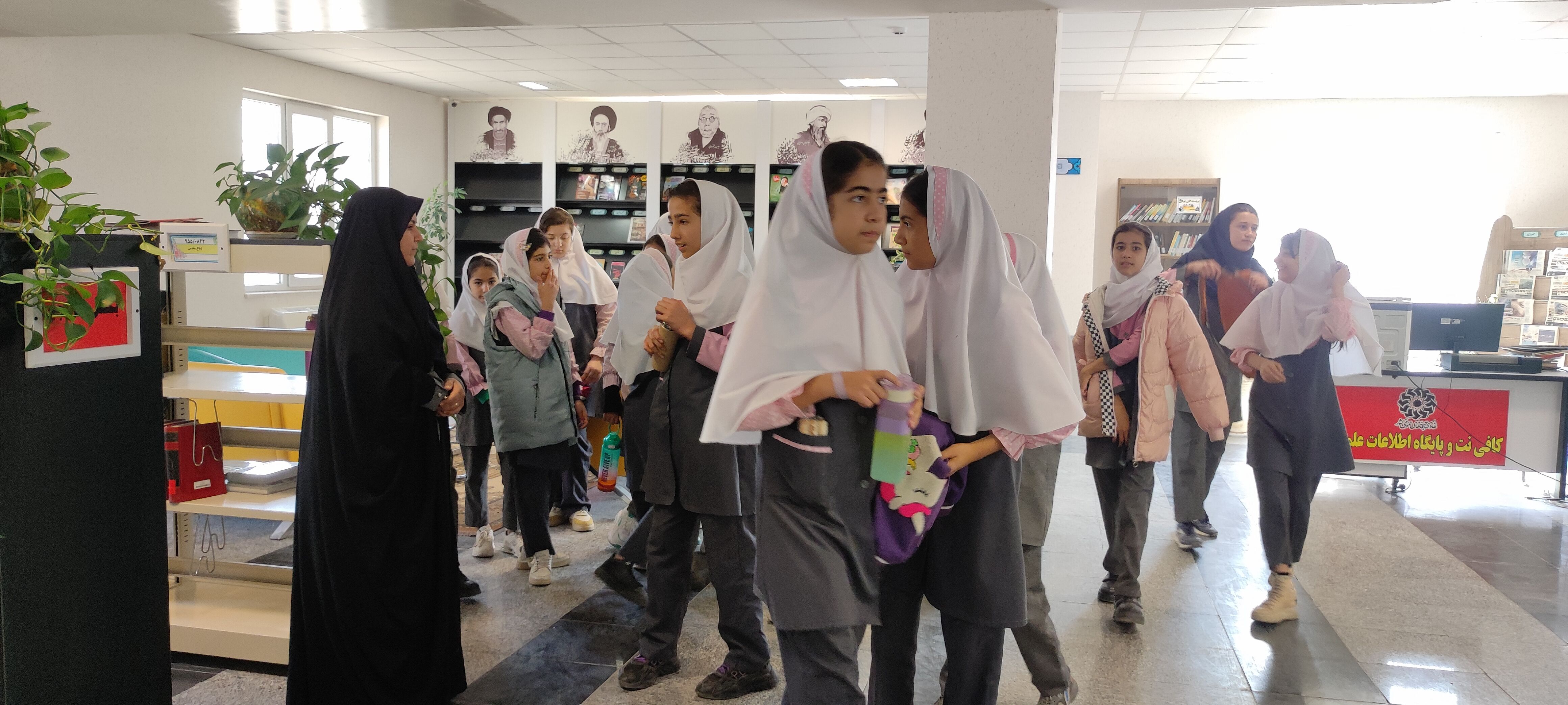 بازدید دانش آموزان دبستان محجبه از کتابخانه اندیشه شیروان
