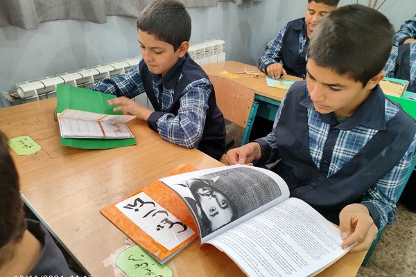 گرامیداشت هفته کتاب و کتابخوانی در دبستان امام‌حسن مجتبی(ع) رودهن 