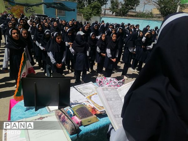 تجلیل از دانش آموزان برگزیده دبستان ناهید نخودی