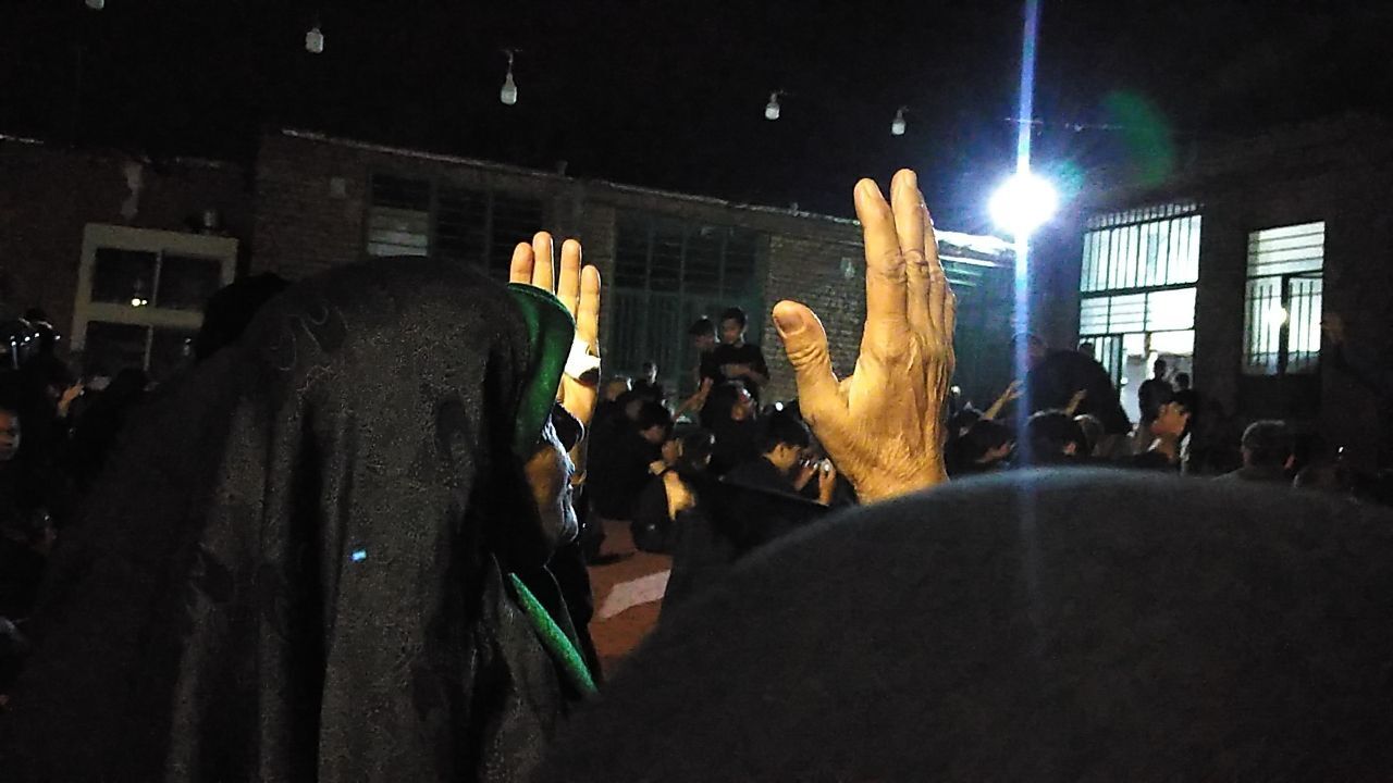 نهمین شب از مراسم عزاداری امام حسین همراه با هئیت زنجیر زنی در مسجد الغدیر