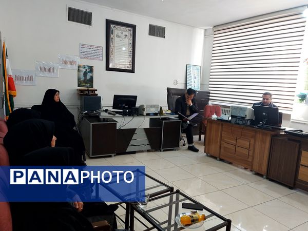 بازید رئیس آموزش و پرورش ناحیه پنج از دبستان شهیدان فاضل الحسینی یک