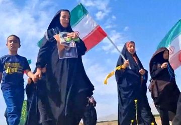 پیاده روی حماسی بانوان شهر آوه در بیعت با رهبر انقلاب