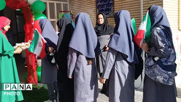 آغاز فصلی تازه در دبیرستان شاهد نیایش؛ جشن جوانه‌ها به استقبال هفتمی‌ها رفت