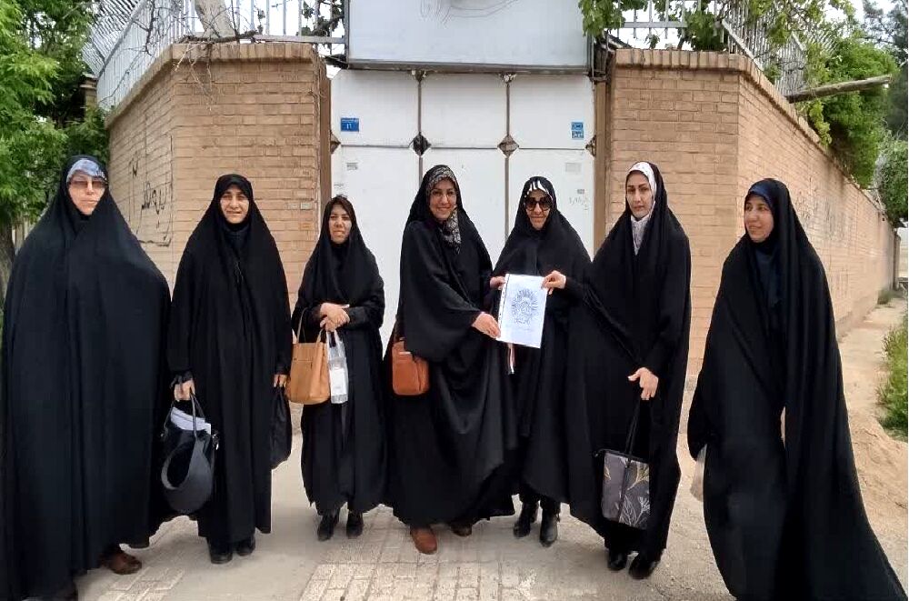 دیدار اعضا کانون کتاب و کتابخوابی خراسان شمالی با سالمندان