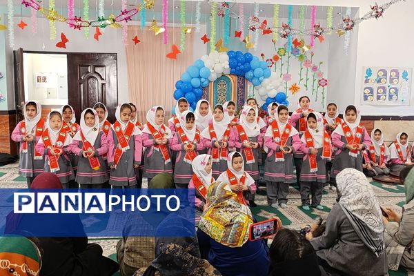 حضور دانش‌آموزان مدارس ناحیه دو شهرری در جشن ولادت حضرت فاطمه (س)