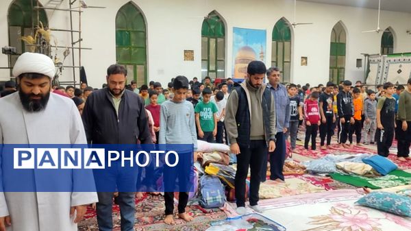 شور اعتکاف دختران و پسران بردسکن در یک صف معنوی