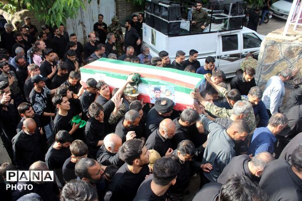 خاکسپاری دو شهید جنگ سوم در گلزار شهدای روستای فردو