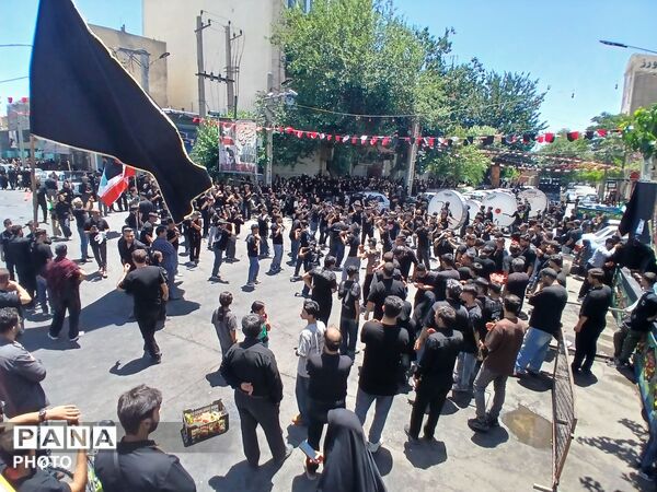 اوج ارادت مردم کرج به سرور آزادگان جهان  در عاشورای حسینی