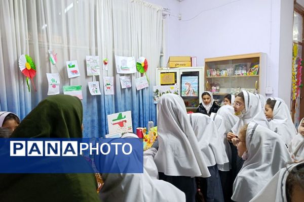  نمایشگاه دستاوردهای انقلاب و روایت‌های فجر در دبستان سمیه شهریار