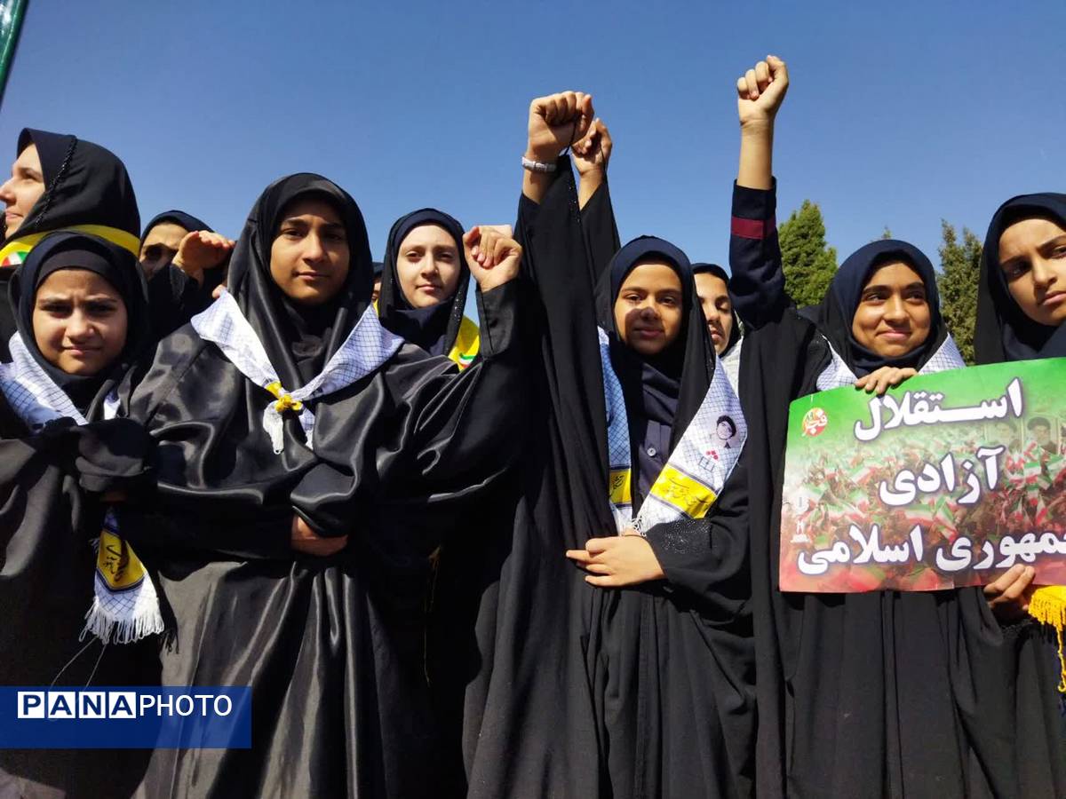 روز دانش‌آموز، روز خروشِ آگاهی و شادابی