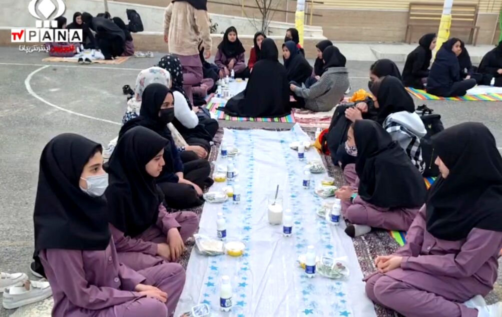 سفره همدلی دانش‌آموزان در ماه مبارک رمضان/ فیلم