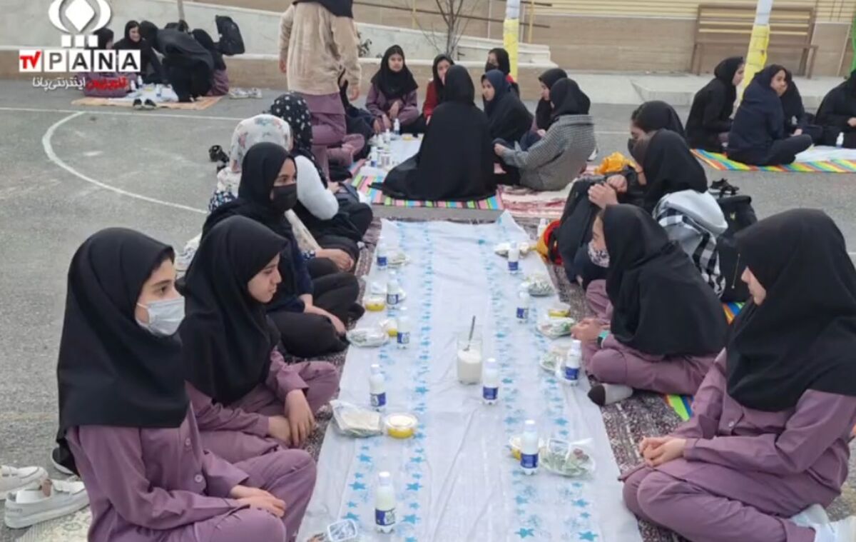 سفره همدلی دانش‌آموزان در ماه مبارک رمضان/ فیلم