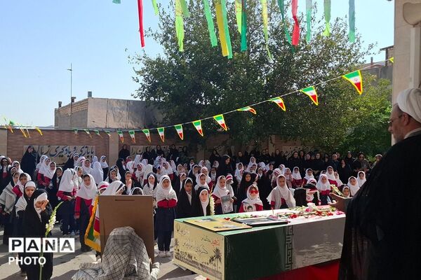 وداعِ پرشورِ دختران مدرسه مالک ملارد با شهید گمنامِ 