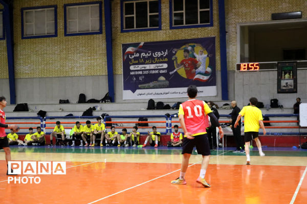 آغاز اردوی انتخابی تیم ملی هندبال دانش‌آموزی پسران در اصفهان