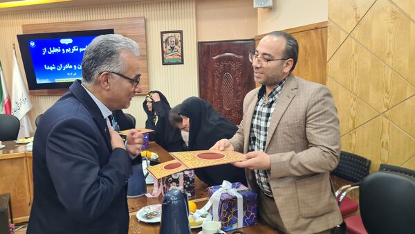 مراسم تجلیل از خانواده‌های شهدا در آموزش و پرورش گلستان