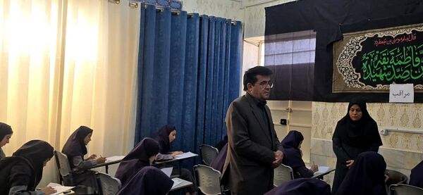 برگزاری مرحله اول آزمون جامع در دبیرستان رضوان