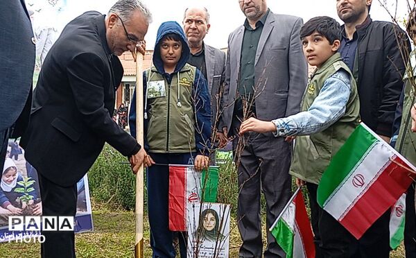 دانش‌آموزان گرگانی نهال عشق به وطن کاشتند