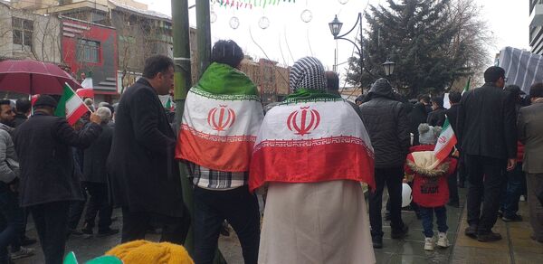 همگام با هم؛ مردم و دانش‌آموزان، شکوه جاودانه ۲۲ بهمن را فریاد می‌زنند