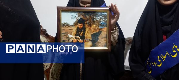 دیدار دانش‌آموزان دبیرستان بهار آزادی با همسر شهید مجید رجایی