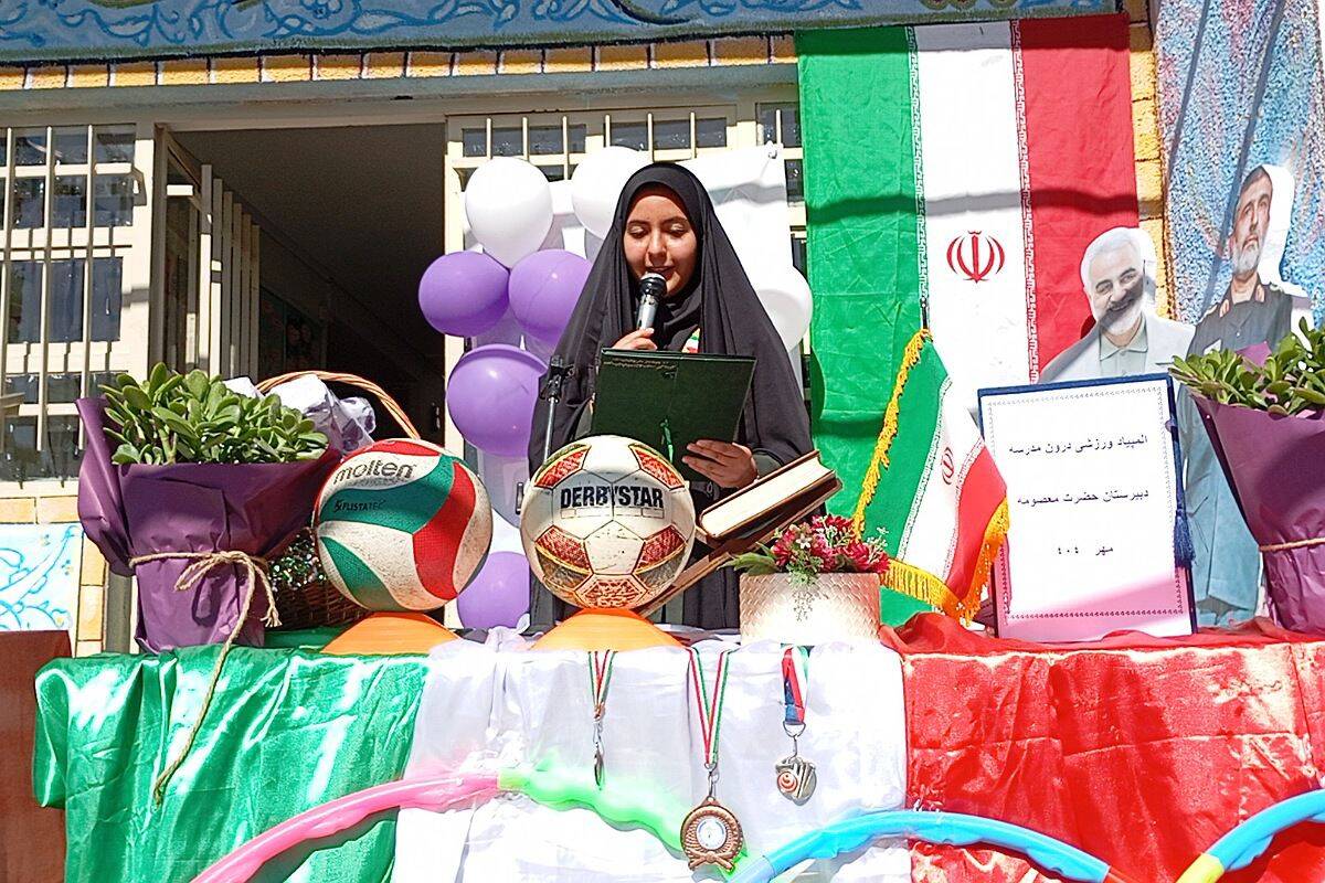 اجرای طرح نمادینِ افتتاحیه انجمن وزرشی در دبیرستان حضرت معصومه (س) شهرستان فیروزکوه