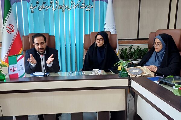تقدیر از مراقبین سلامت و ارگان‌های مرتبط با حوزه سلامت در اداره آموزش و پرورش شهریار 