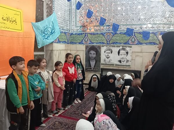 اجرای برنامه هایی زیبا و شاد برای کودکان در شهرستان کاشمر 