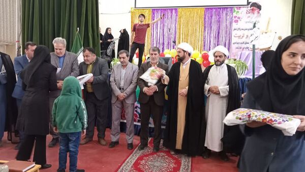 آیین نواختن زنگ معلم در دبیرستان نمونه دولتی فراهی فاروج همزمان با سراسر کشور