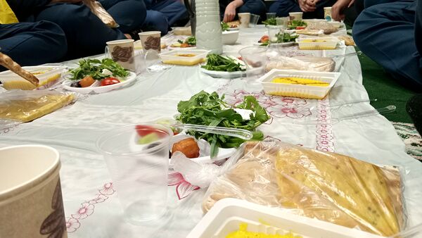 سفره مهربانی مهمانی خدا در آموزشگاه دخترانه نمونه دولتی فدک شهرستان فاروج 