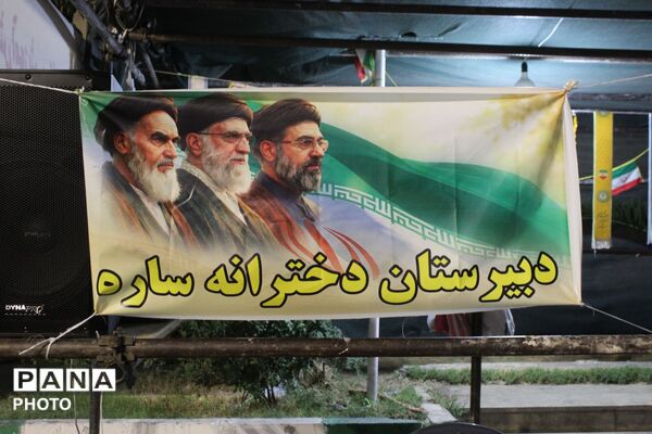 حضور چشمگیر دانش آموزان و فرهنگیان در موکب شهدای دانش آموز ورامین
