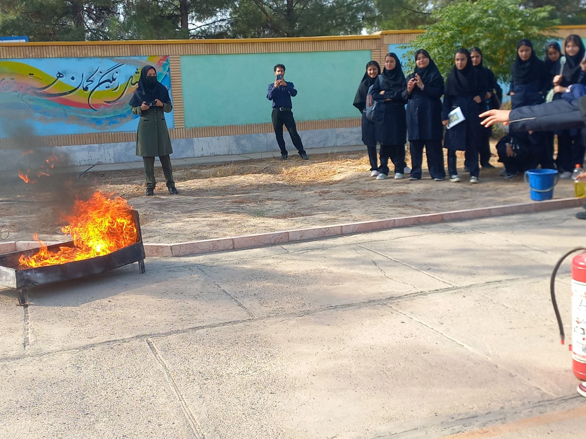 روز آتش نشانی در دبیرستان اندیشه