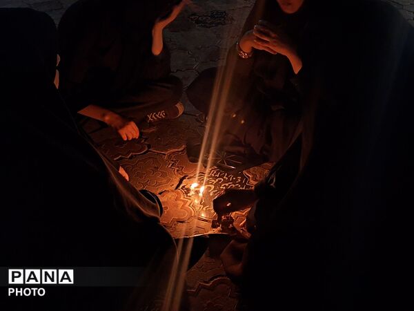 روشنایی شمع‌ها در شام غریبان؛ کاشمر در سوگ کربلا