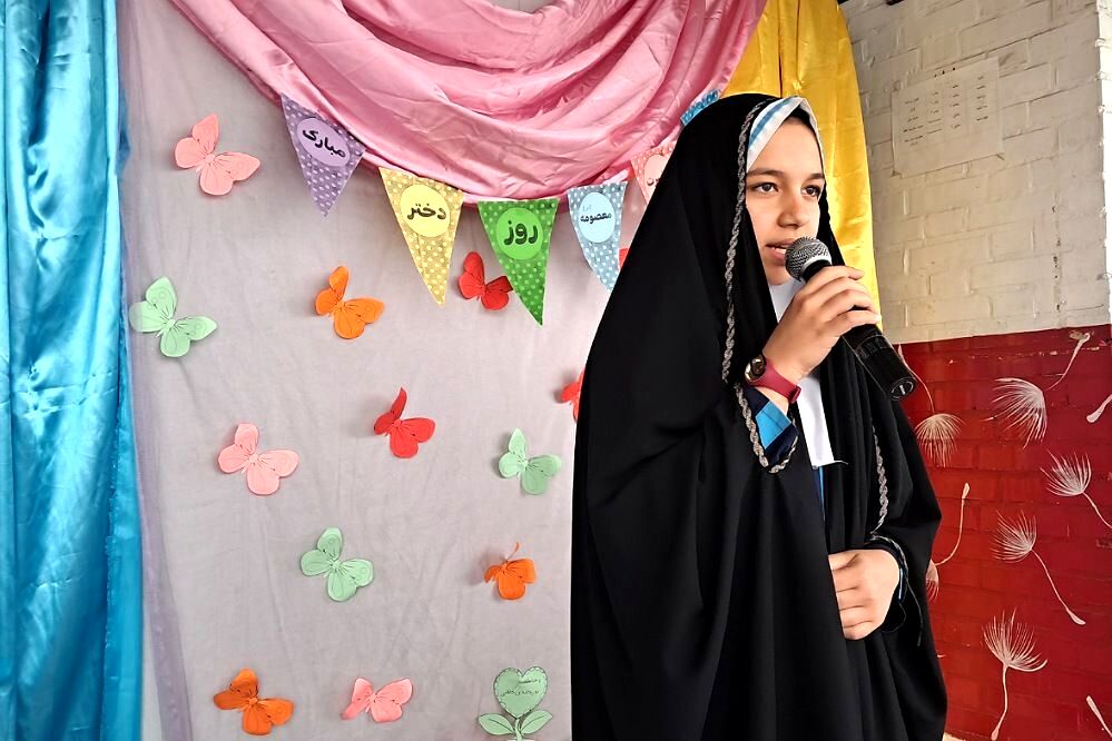 هنرنمایی دانش آموزان  مدرسه خواهران بابایی در روز دختر