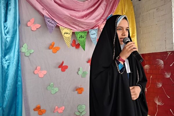 هنرنمایی دانش آموزان  مدرسه خواهران بابایی در روز دختر