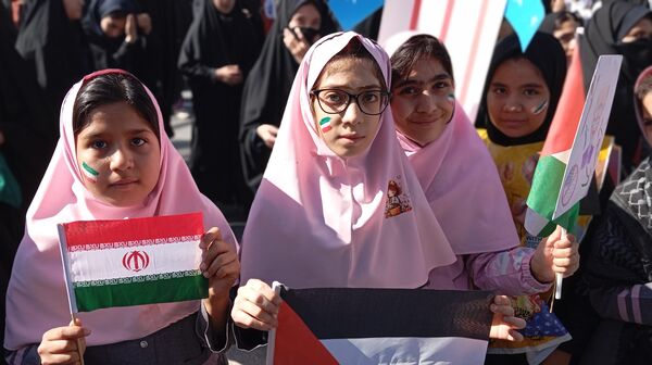  ۱۳ آبان؛ فریاد ایستادگی و عزت ایرانی در شهر بن 