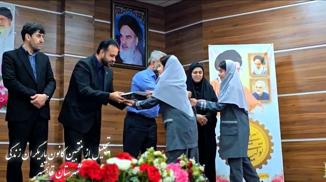 برگزیدگان جشنواره «نوجوان سالم» و طرح «یاریگران زندگی» تجلیل شدند