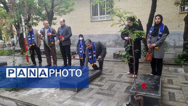 تجدید پیمان با شهدا به مناسبت هفته گرامیداشت مقام معلم