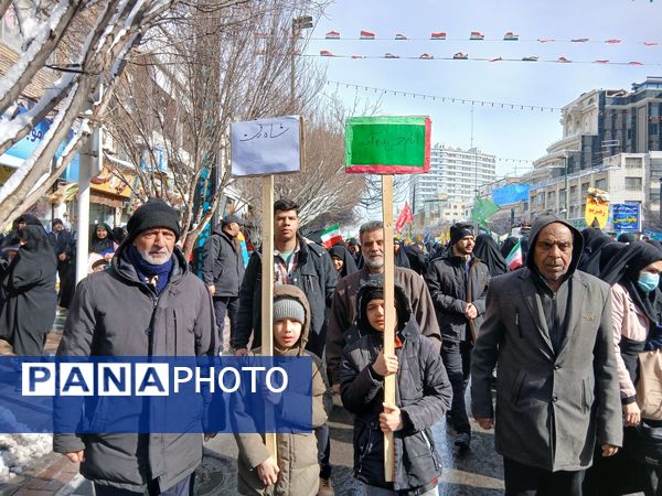 حضور پرشور مردم مشهدی در راهپیمایی ۲۲ بهمن 