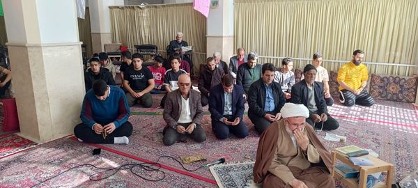 مراسم معنوی اعتکاف دانش‌آموزان پسر ابرکوهی در مسجد چهارده معصوم 