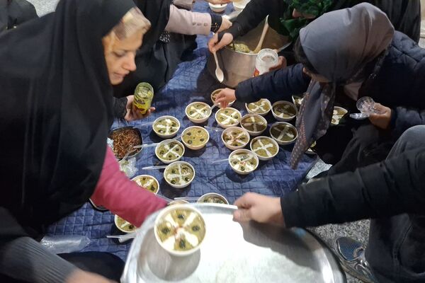 غبارروبی مزار شهدای گمنام توسط نوجوانان جهادگر شیرازی