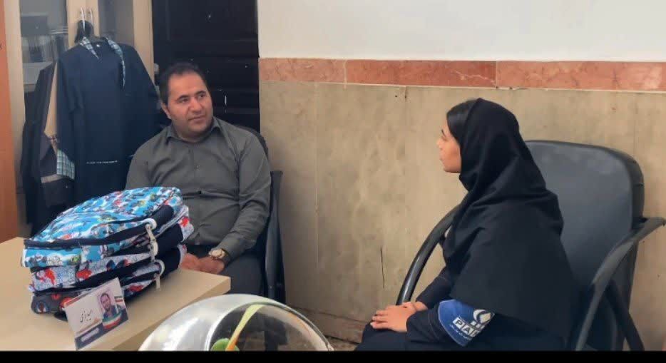 اهدا لوازم التحریر برای دانش آموزان نیازمند، گامی اساسی در جهت رشد کیفی جامعه است