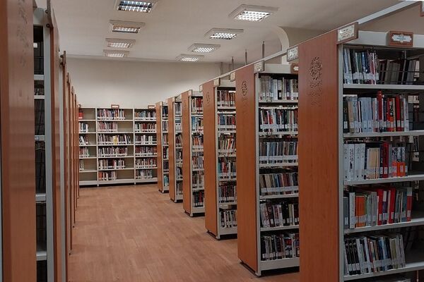 بازدید دانش‌آموزان از کتابخانه فرهنگسرای قلم در بهارستان‌دو