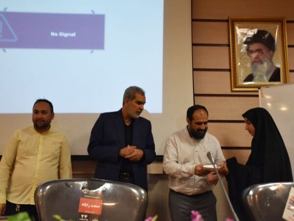 تجلیل از دانش‌آموز خبرنگاران‌پانا ناحیه‌‌یک