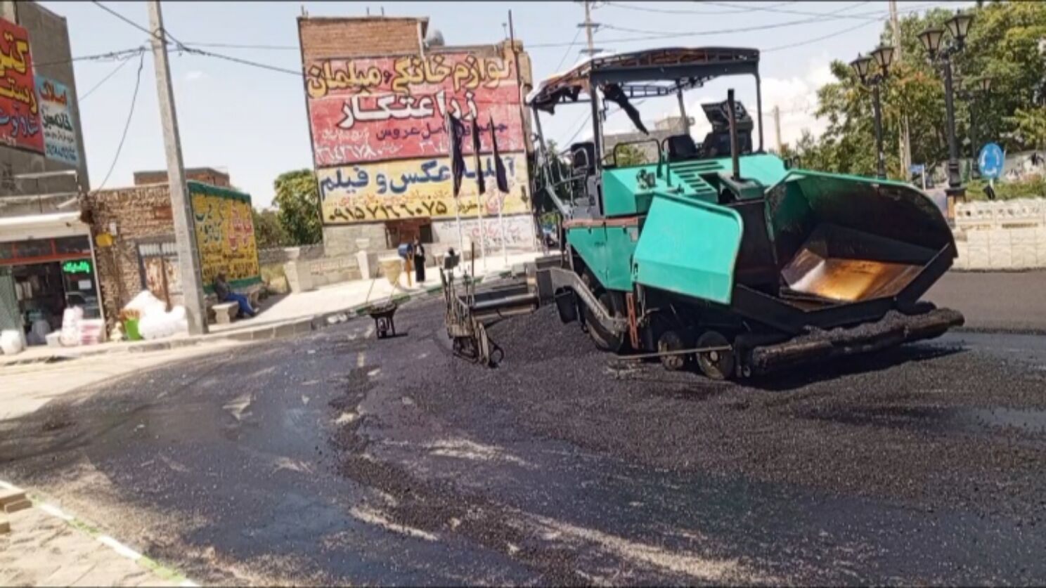 بازسازی آسفالت میدان اصلی شهر تیتکانلو 