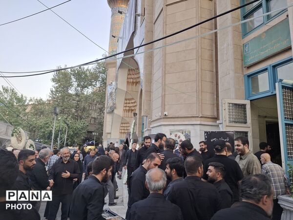 مراسم یادبود شهیده زهرا حدادعادل با حضور وزیر آموزش و پرورش در مسجد امام صادق(ع)